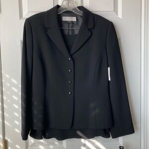 Tahari Women's skirt suit, sz 12 p, crepe. NWT.